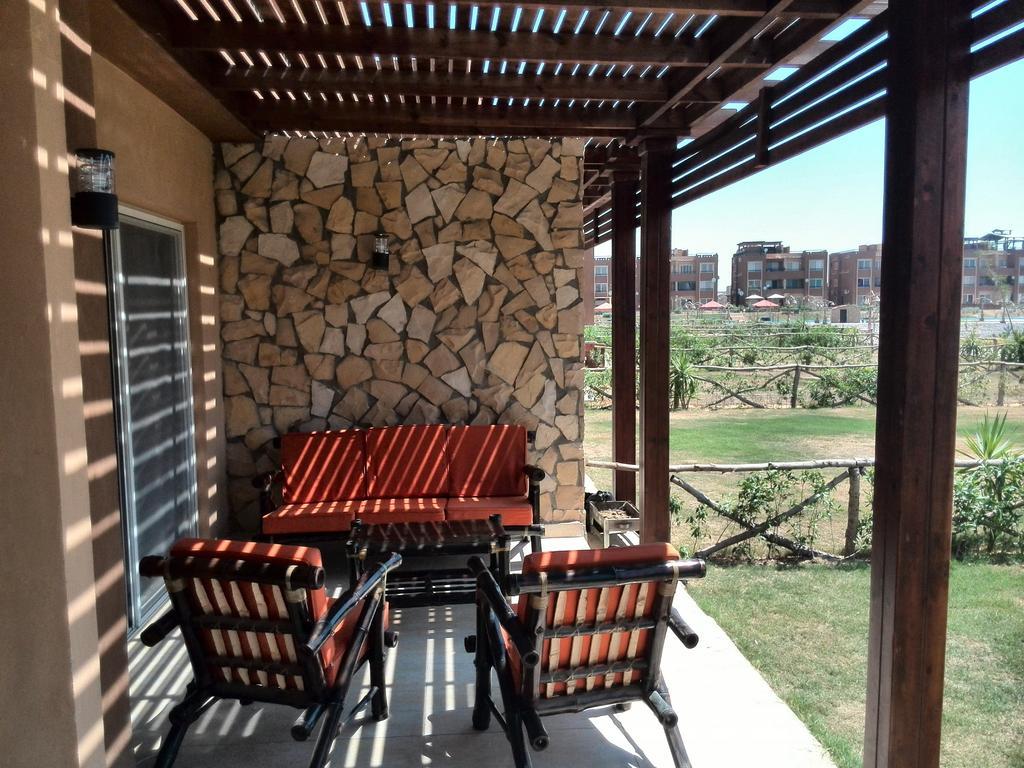 Three-Bedroom Garden Chalet At Marina Wadi Degla For Families عين السخنة الغرفة الصورة